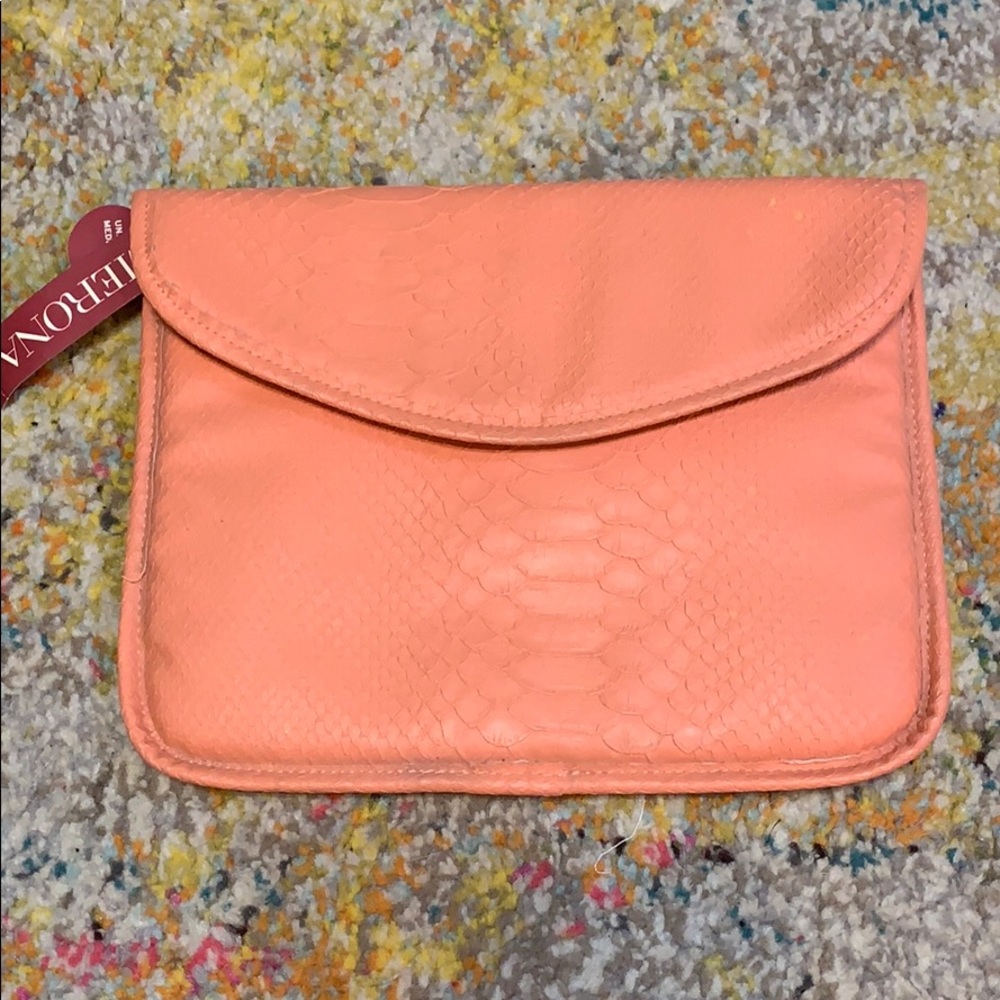 NWT coral clutch